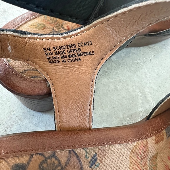 Born Clogs - Picture 3 of 5